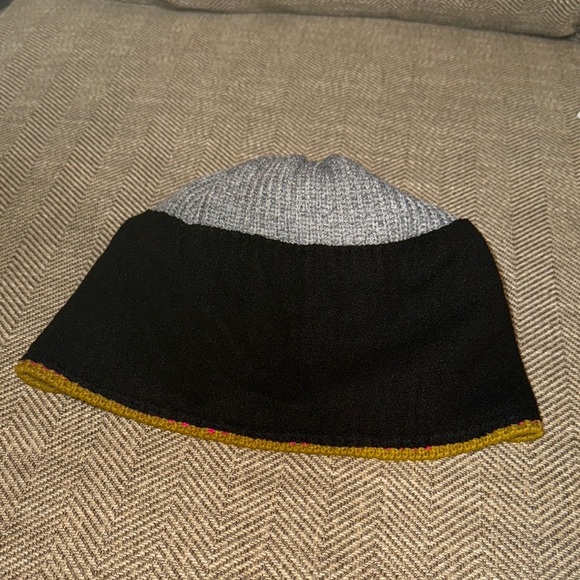 NATURAL LIFE women’s one size winter toboggan with Pom Pom hat multi color - Picture 9 of 12